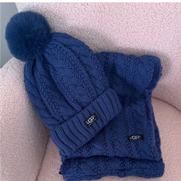 UGG Navy Blue Cable Knit Beanie and Scarf Set - Picture 1 of 6